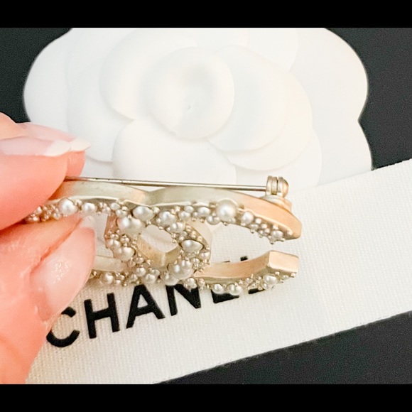 Chanel Large CC Gold Pearl Brooch - Picture 9 of 11